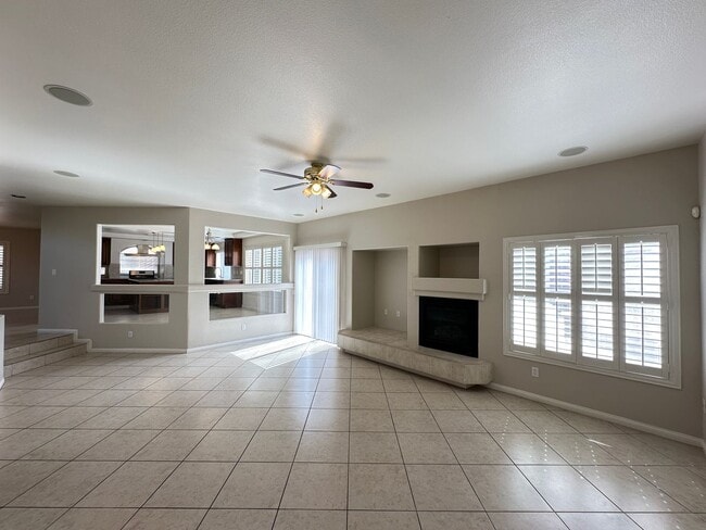 Building Photo - Pinnacle Peaks-Torrey Pines Southwest