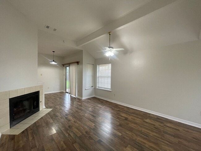 Building Photo - Come and Get It Before It's Gone! Bonus Room A Plus!