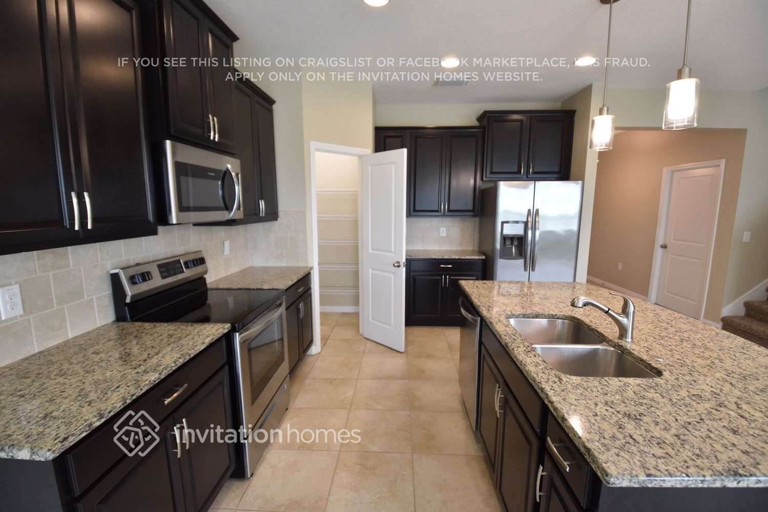 Building Photo - 15225 Las Olas Pl