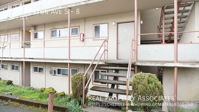 Building Photo - 7536 Renton Ave S