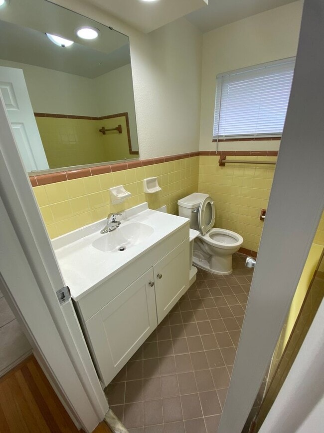 Building Photo - 2/2 in Orange City