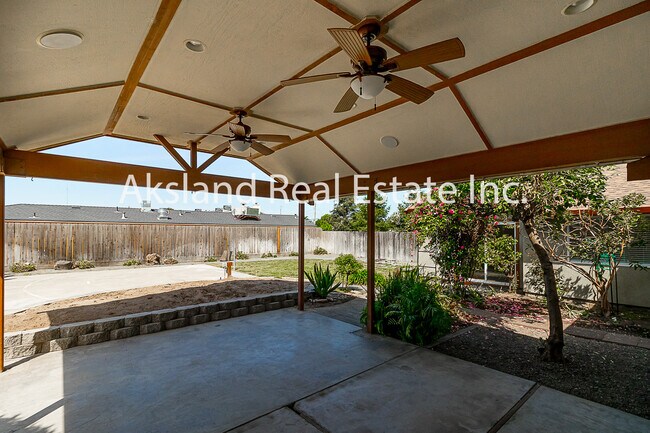 Building Photo - 697 Garden Gate Dr