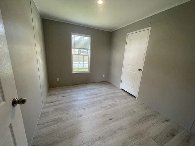 Building Photo - 17 Meadowlark Ln