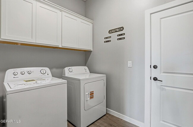 Building Photo - 3740 Model Ln