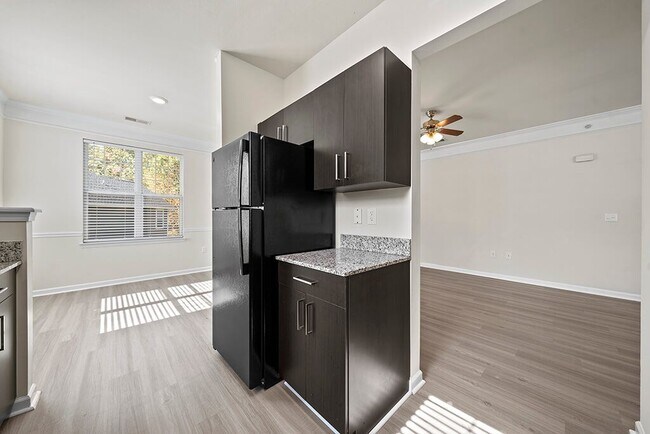 Building Photo - Grand Oaks Apartment Homes