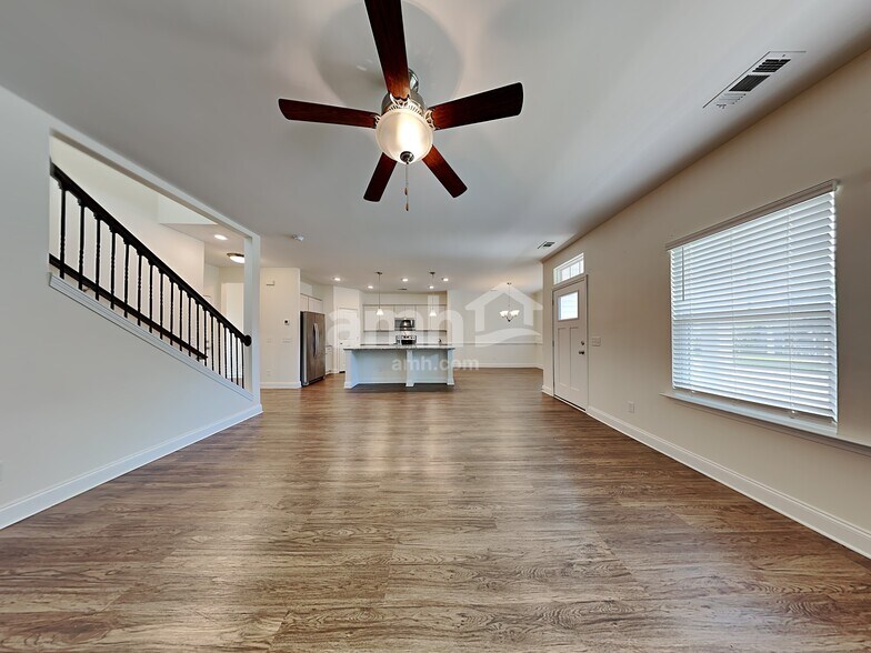 Building Photo - 215 Dogwood Cir