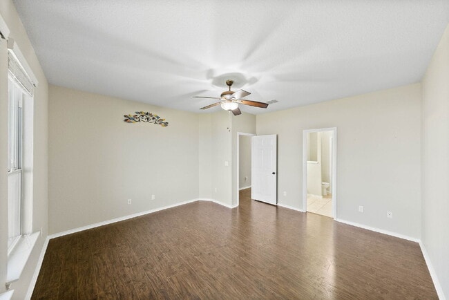 Building Photo - Flexible 5-Bedroom Rental Home in Alamo Ra...