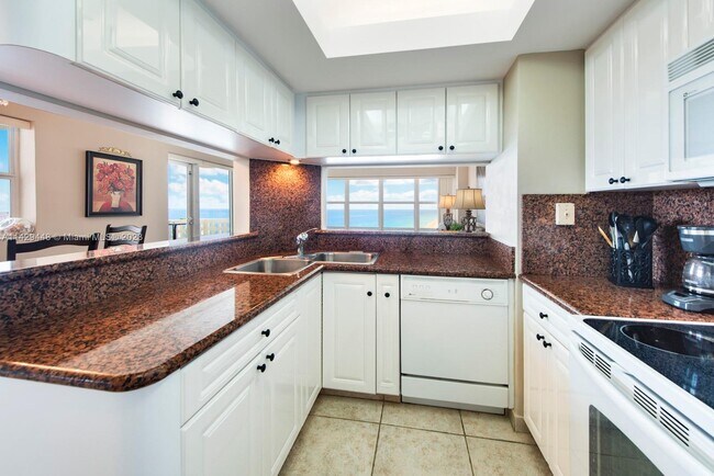 Building Photo - 4010 Galt Ocean Dr