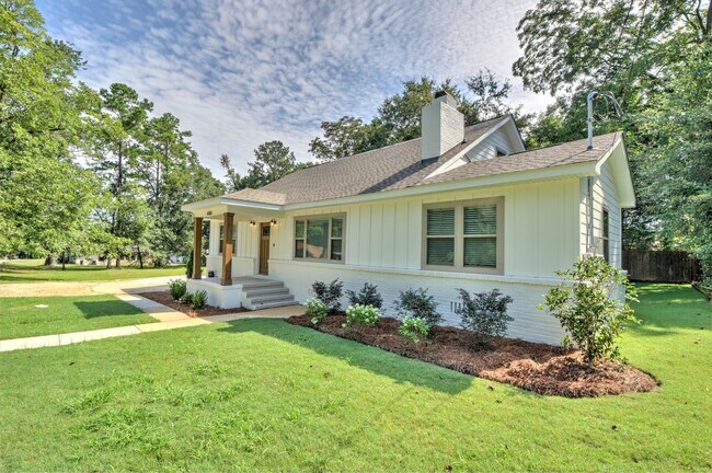 Building Photo - Now Leasing for Fall 2025! $800 Per Bedroo...