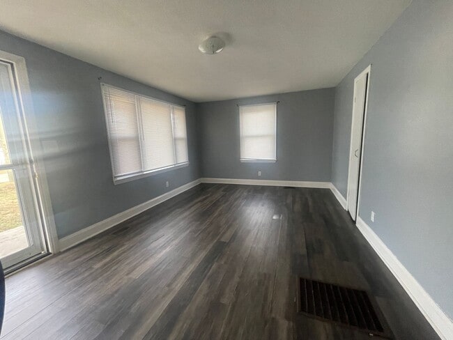 Building Photo - Ranch Located in the Heart of Dunn