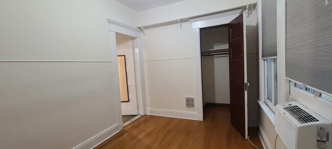 Building Photo - 49 Hudson Pl
