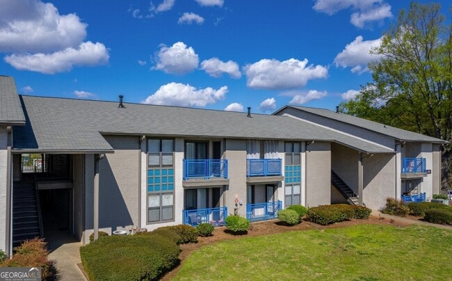 Building Photo - 3500 Windcliff Dr SE