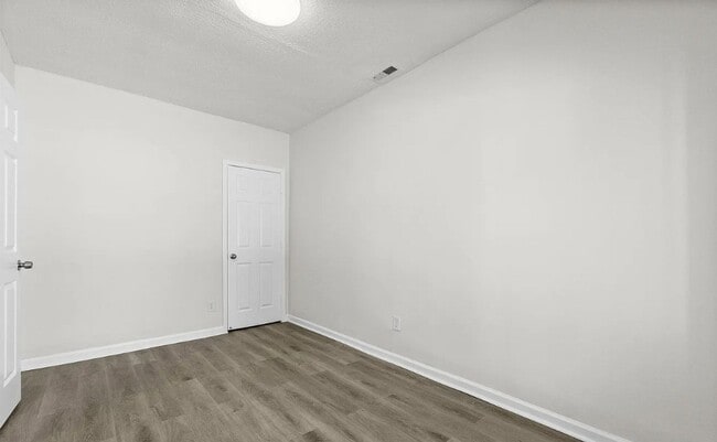 Building Photo - Stunning 4 Bedroom, 2 Bathroom home with modern upgrades