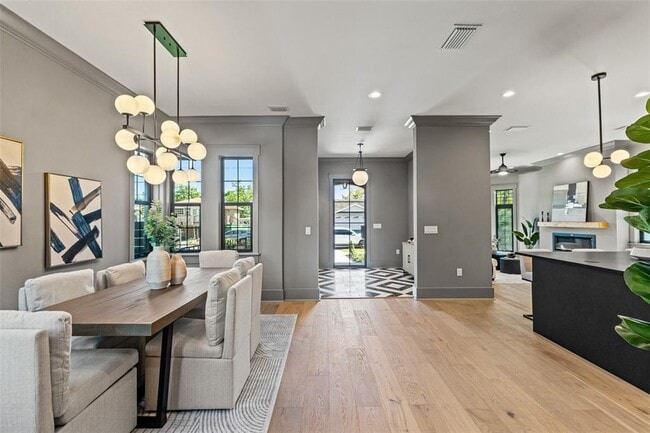 Building Photo - 807 W Park Ave