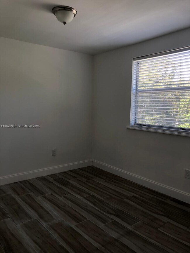 Building Photo - 665 NE 83rd Terrace