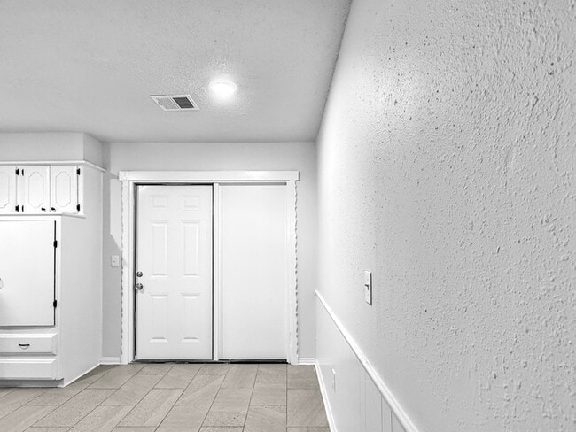 Building Photo - 4325 Prairie Ln