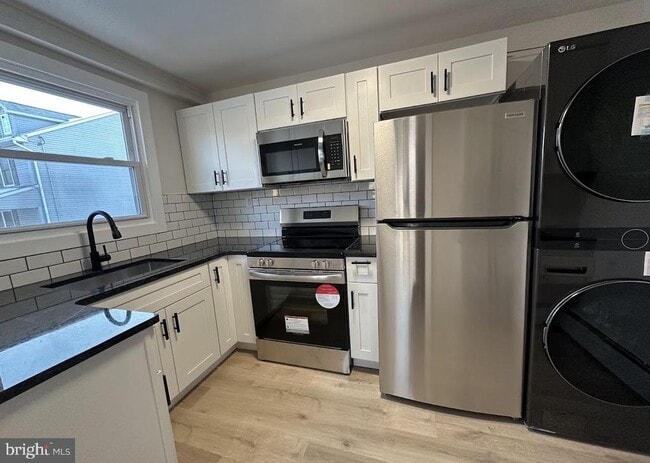 Building Photo - 2259 Hamilton Ave