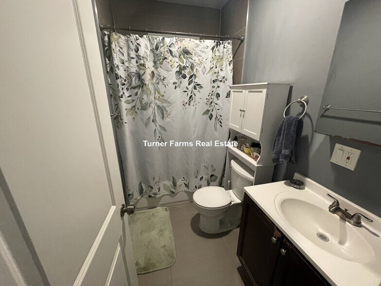 Building Photo - 47 Beech Glen St