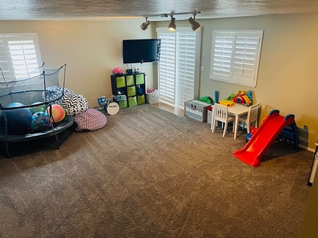 Building Photo - Beautiful home on Layton East bench