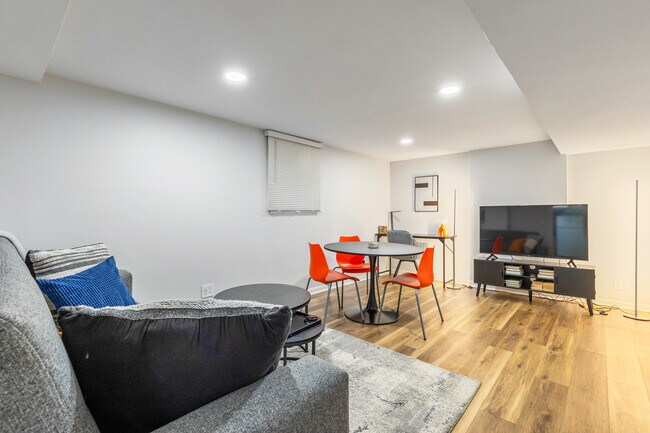 Building Photo - 3017 Pearl St