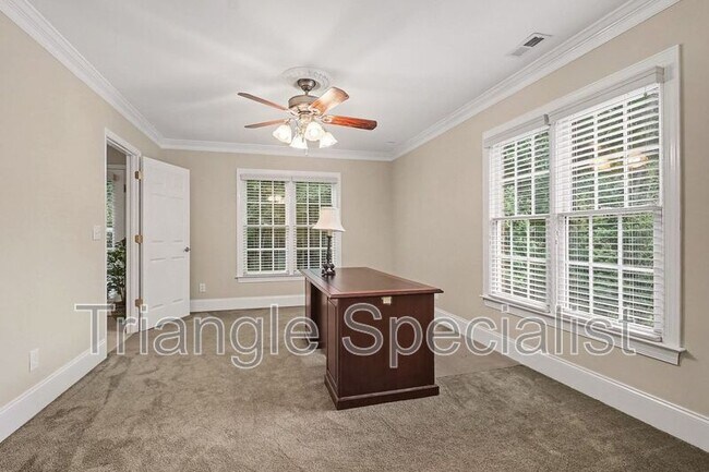 Building Photo - 6121 Carlyle Dr