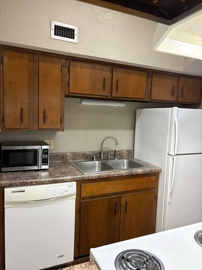 Building Photo - Killearn Townhome