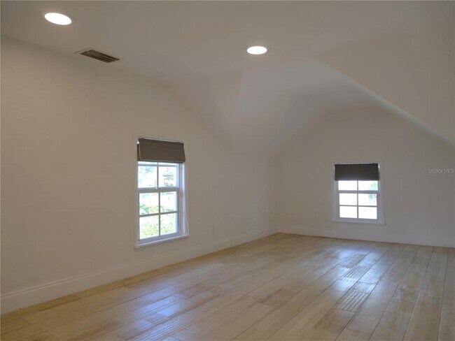 Building Photo - 2916 N Woodrow Ave