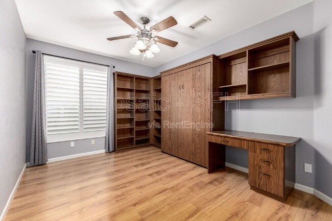 Building Photo - 2738 E Silverwood Dr