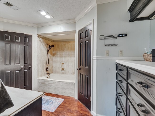 Building Photo - 702 Olde Oaks Dr