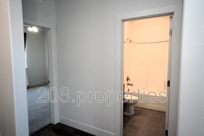 Building Photo - 245 E Caldera St