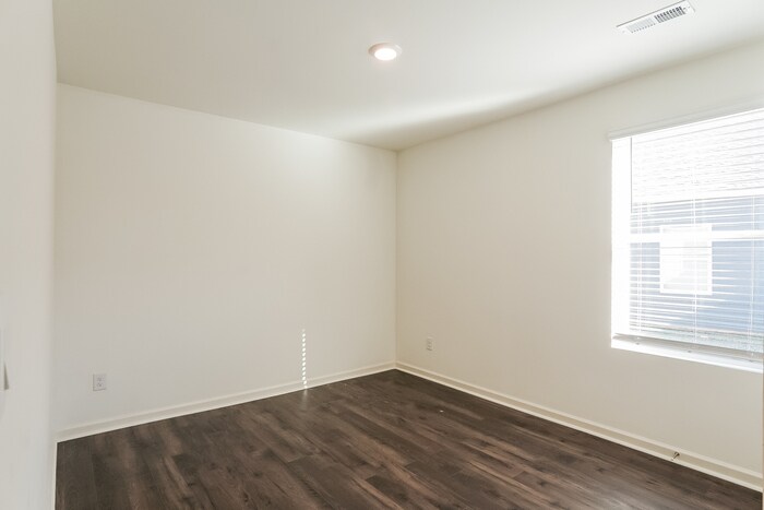 Building Photo - 5685 Timber Leaf Lp