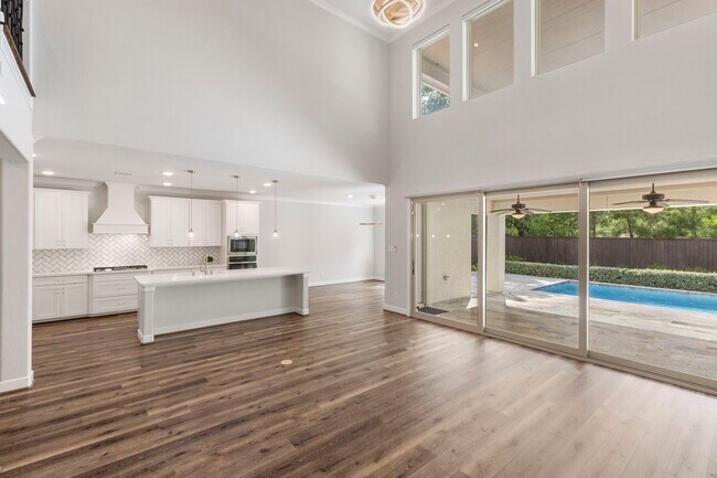 Building Photo - 11 Floral Vista Dr