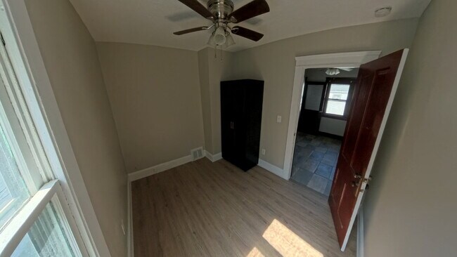 Building Photo - 4 Bedroom 2-Story Duplex - Avail Now!