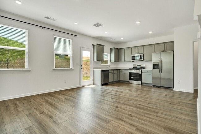 Building Photo - 5010 Highwood Dr