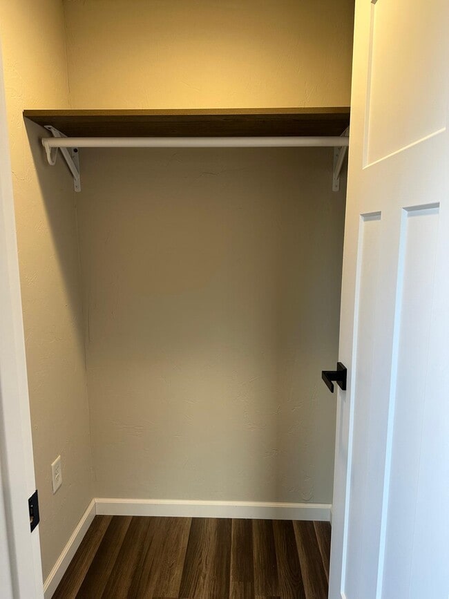 Building Photo - 1414 S Rebecca Ln