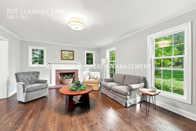 Building Photo - 805 Llanelly Ln