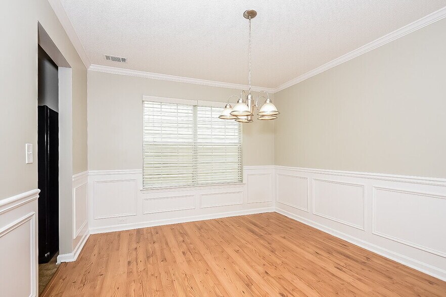 Building Photo - 123 Hidden Creek Dr