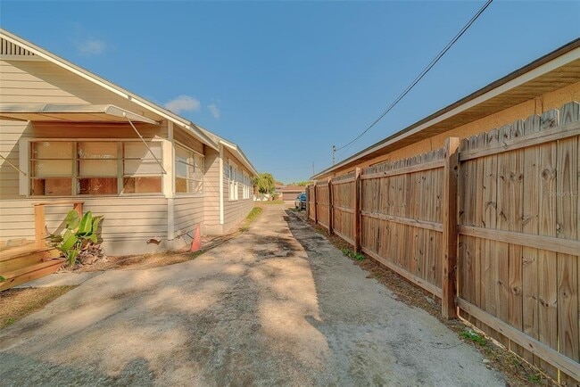 Building Photo - 4642 7th Ave N