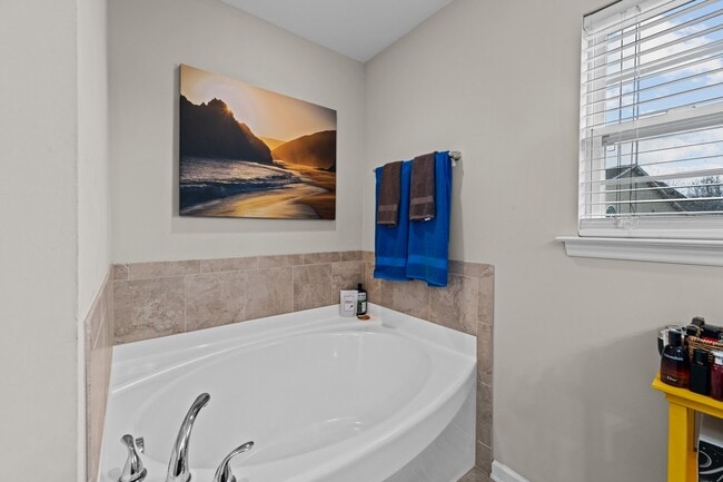 Building Photo - 211 Lynden Ln