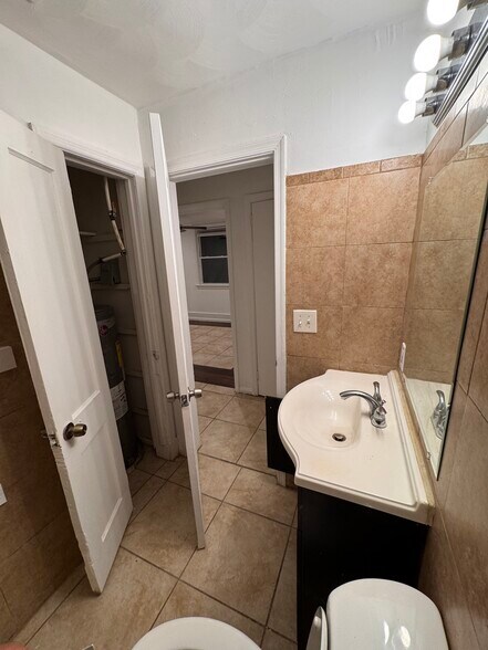 Building Photo - 871 W 37th St