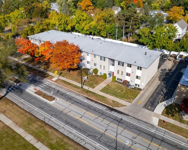Building Photo - 1270 W Nine Mile Rd