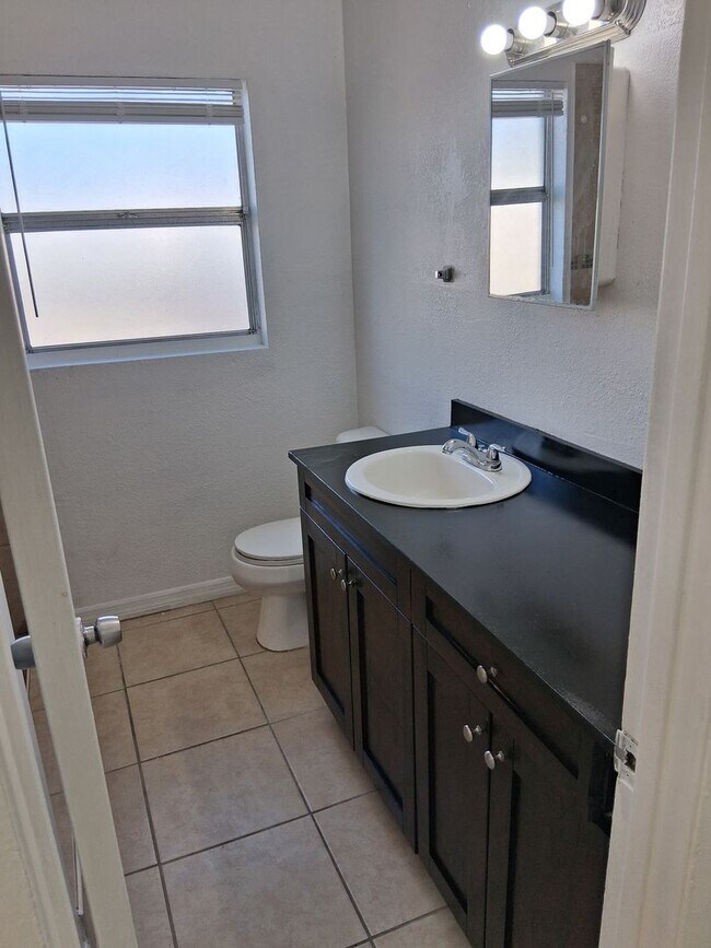 Building Photo - 3 Bed Home for Rent!