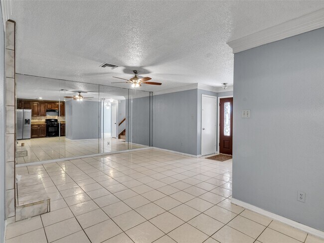 Building Photo - 10919 Pigeonwood Dr