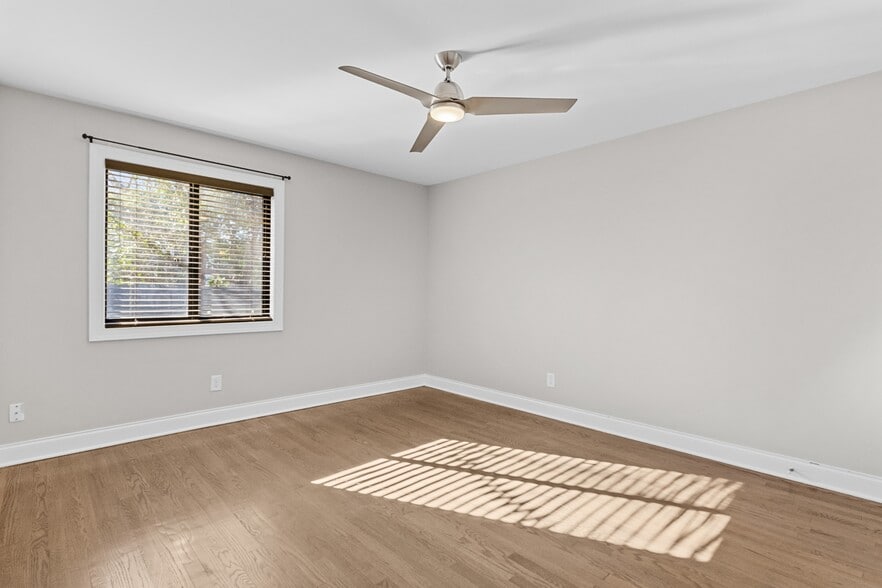 Building Photo - 705 W North St