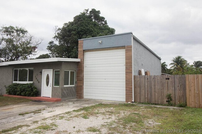 Building Photo - 1650 NE 44th St