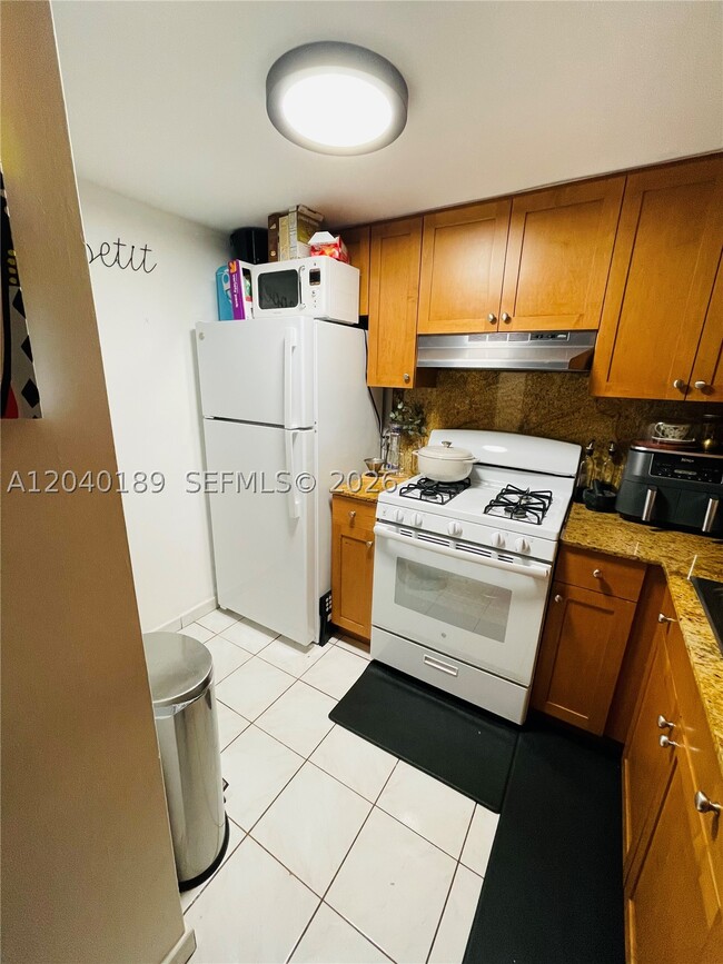 Building Photo - 2539 S Bayshore Dr