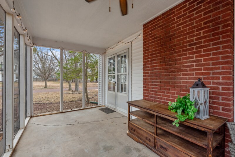 Building Photo - 425 N Bluff St