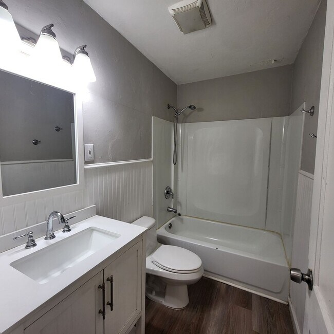 Building Photo - 1909 Pecos St