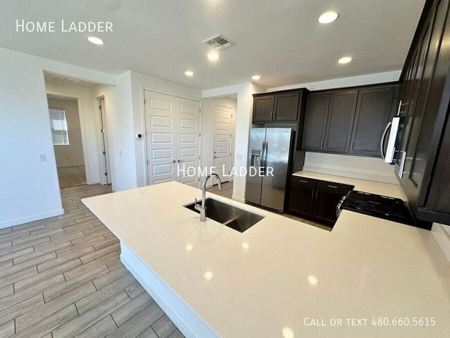 Building Photo - 23083 E Pegasus Pkwy