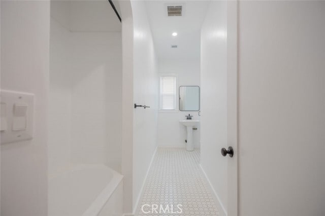 Building Photo - 418 N Hill Ave